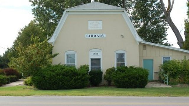 East Bay Branch Library exterior image