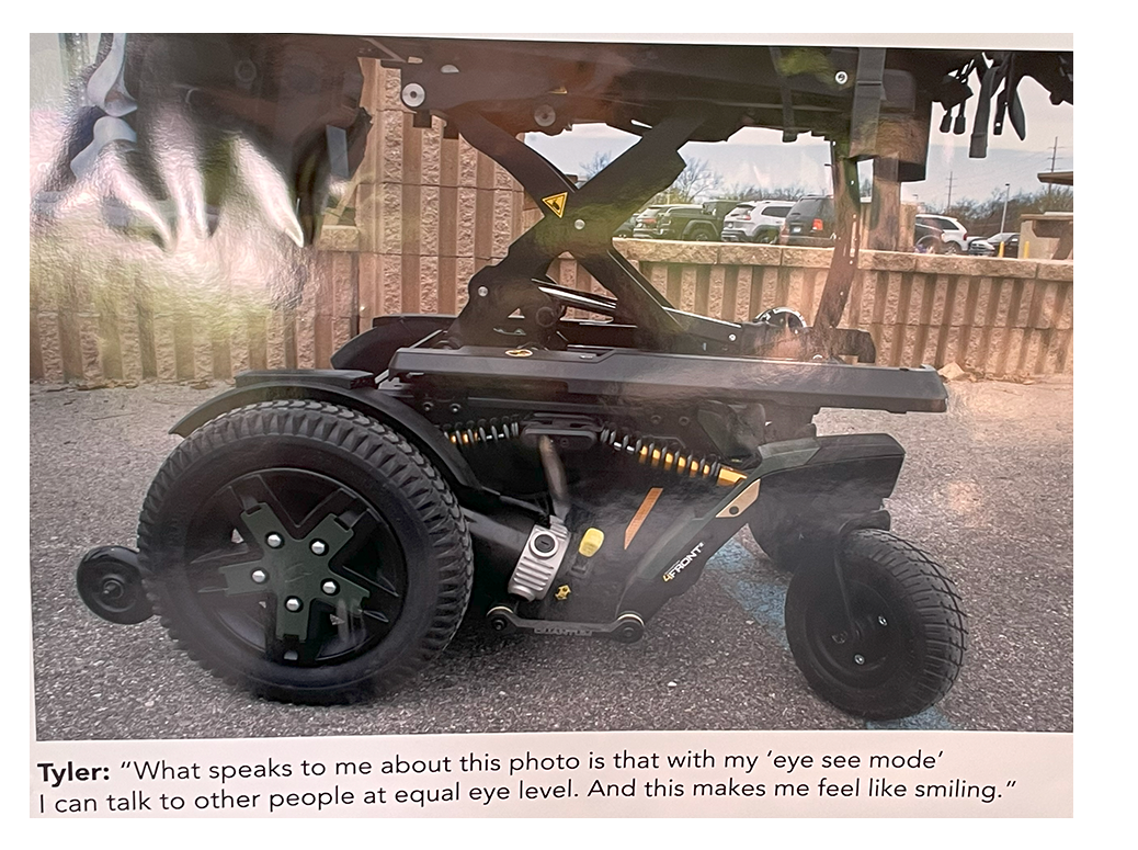 Wheels and bottom lifting mechanism of a vertically adjustable wheelchair