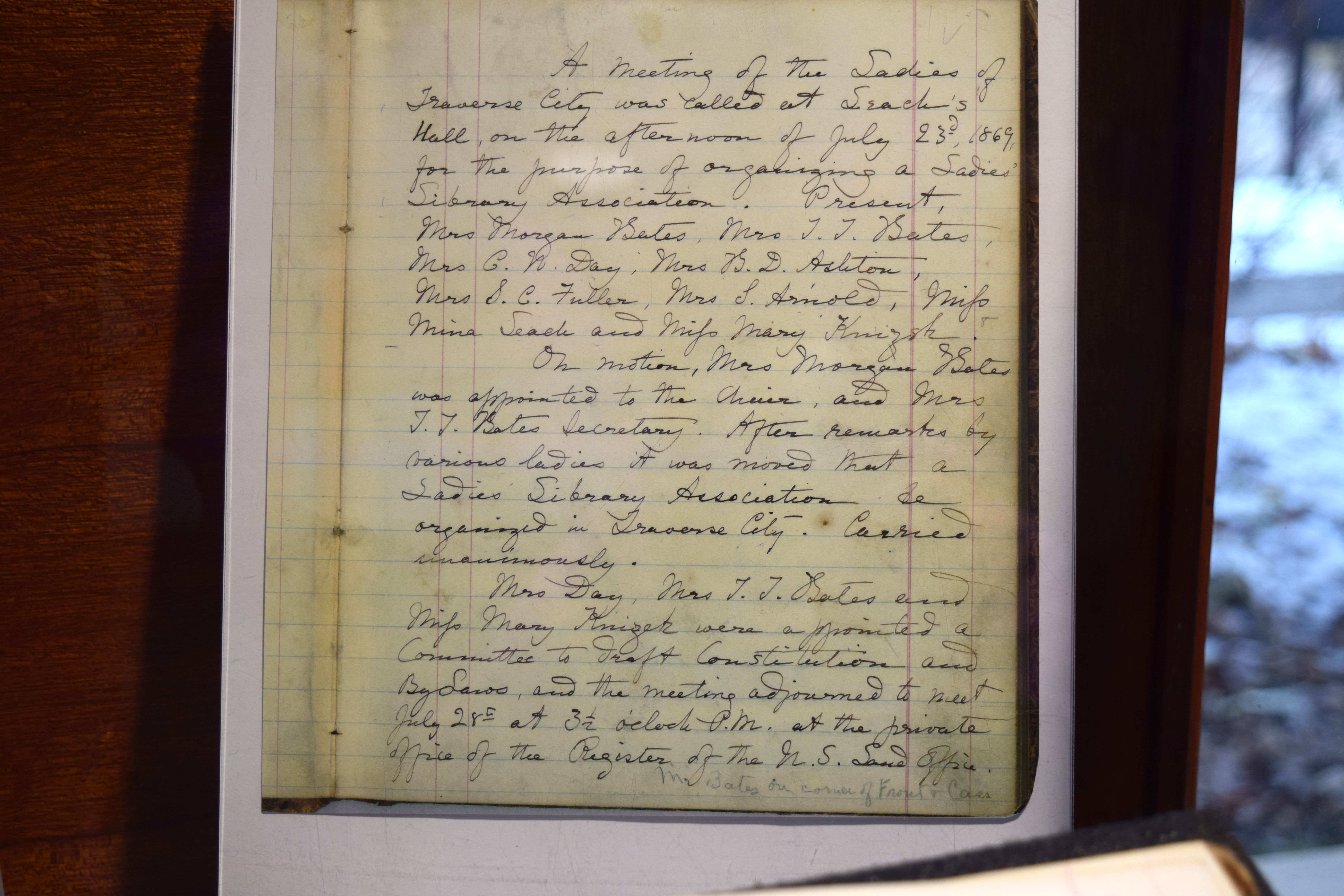 Handwritten page of minutes