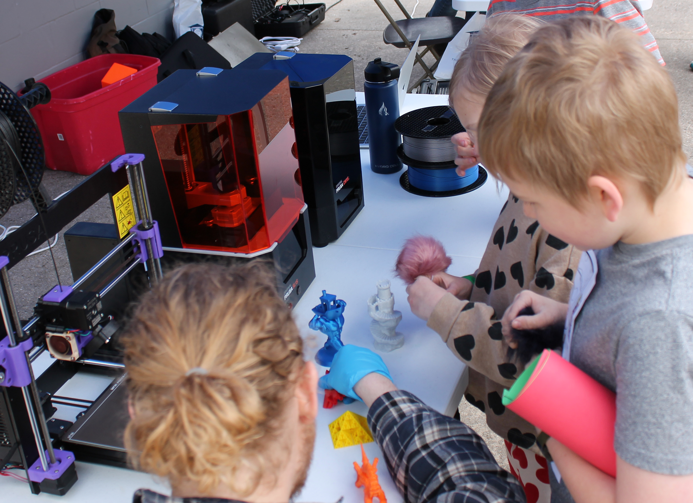 children around a 3D printer