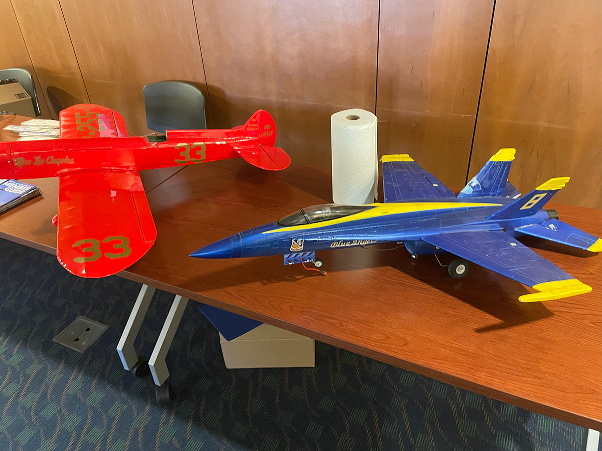 table with large r/c airplanes