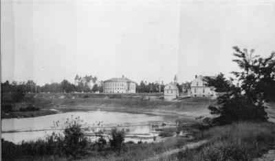 Black and white photo of the new Carnegie Library building