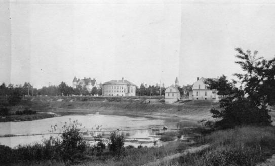 Black and white photo of the new Carnegie Library building