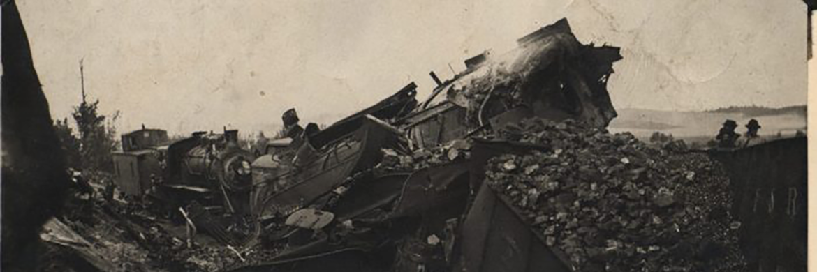 Sepia photo of a train collision at Chums Corner on 30 November 1919